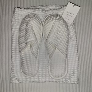 BNWT Saint Helena Spa Slippers - White - Small